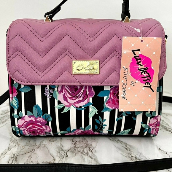 Betsey Johnson Handbags - Betsey Johnson crossbody